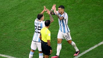 Soccer Football - FIFA World Cup Qatar 2022 - Semi Final - Argentina v Croatia - Lusail Stadium, Lusail, Qatar - December 13, 2022 Argentina's Lisandro Martinez comes on as a substitute to replace Leandro Paredes REUTERS/Hannah Mckay