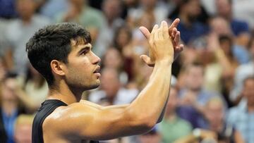Carlos Alcaraz celebra su triunfo contra Li Tu en el US Open.