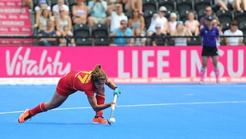 LONDON, ENGLAND - JULY 26:  Lola Riera of Spain scores her team&#039;s sixth goal during the Group C game between Spain and South Africa of the FIH Womens Hockey World Cup at Lee Valley Hockey and Tennis Centre on July 26, 2018 in London, England.  (Photo by Harriet Lander/Getty Images)