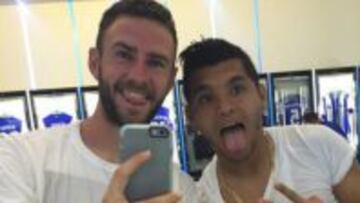 Layún y Tecatito con la foto después de la victoria del Oporto