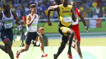 "Sluggish" Bolt blames early start for 100m Olympic stroll