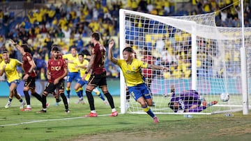 Sergio Barcia celebra un gol con Las Palmas.