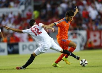 23/08/14. André Gomes debuta en la Liga BBVA con el Valencia en el estadio Sánchez Pizjuán contra el Sevilla.