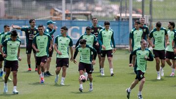 MEX7579. CIUDAD DE MÉXICO (MÉXICO), 03/09/2024.- Jugadores de la selección mexicana de fútbol, participan en un entrenamiento previo al amistoso contra Nueva Zelanda en el Centro de Alto Rendimiento este martes, en la Ciudad de México (México). EFE/ Isaac Esquivel