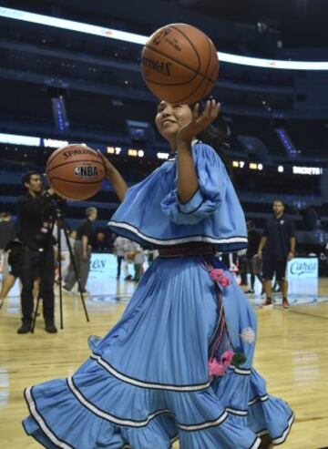Excelente acogida para la NBA en Ciudad de México. Gran éxito antes, durante y después del partido en el primer partido oficial en suelo mexicano desde 1997. Howard, Harden, Wiggins... un día inolvidable para los aficionados mexicanos.