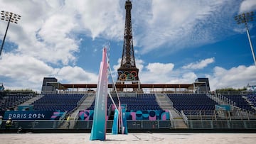 La mayoría de las sedes en las que se celebrarán los Juegos Olímpicos son instalaciones de sobra conocidas y ya existentes, incluso antes de la confirmación de París como sede olímpica. Sin embargo, en algunas de ellas como en el Stade de France se realizan remodelaciones. Al estadio en el que habitualmente juega la selección francesa de futbol y que acoge partidos de rugby, se le ha incorporado una pista de atletismo en la que se llevarán a cabo las competiciones de esta modalidad entre el primero de agosto y hasta el final de los Juegos Olímpicos el día 11 de ese mismo mes.