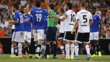 Ceballos, viendo la roja en Valencia.