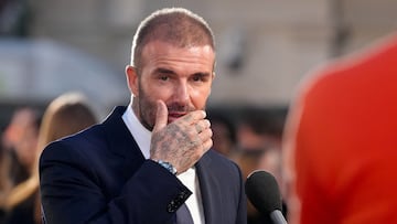 David Beckham levanta la mano para rescatar al Manchester United de los Glazer