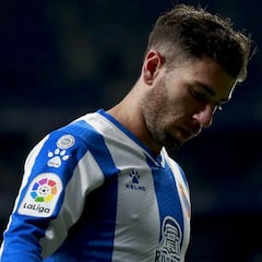 Embarba tiende la mano