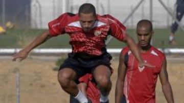 Adriano: "Meternos en 'Champions' es bueno, pero pelearemos por la Liga"