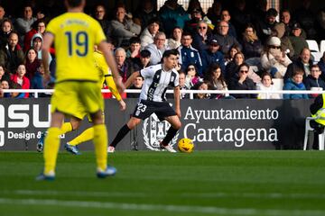 El Cartagena sigue con vida tras su importante triunfo contra el Villarreal B. Alarcón fue uno de los potagonistas del triunfo, gracias a un trallazo imparable desde dentro del área. Su primer gol liguero desde que está en España.