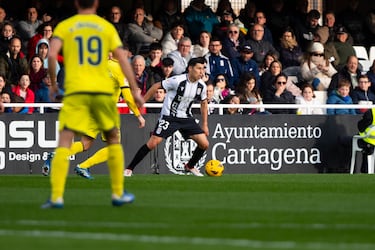 El Cartagena sigue con vida tras su importante triunfo contra el Villarreal B. Alarcón fue uno de los potagonistas del triunfo, gracias a un trallazo imparable desde dentro del área. Su primer gol liguero desde que está en España.