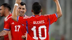 Futbol, Chile vs Paraguay.
Partido amistoso 2023.
El jugador de Chile Alexis Sanchez, centro, celebra con sus companeros su segundo gol contra Paraguay durante el partido amistoso disputado en el estadio Monumental de Santiago, Chile.
27/03/2023
Andres Pina/Photosport

Football, Chile vs Paraguay.
2023 friendly match.
Chile's player Alexis Sanchez, center, celebrates with teammates after scoring his second goal against Paraguay during the friendly match at the Monumental stadium in Santiago, Chile.
27/03/2023
Andres Pina/Photosport