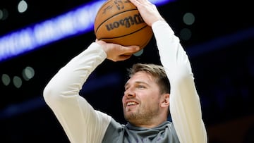 LOS ANGELES (United States), 18/03/2025.- Los Angeles Lakers guard Luka Doncic warms up ahead of the NBA basketball game between the San Antonio Spurs and Los Angeles Lakers in Los Angeles, California, USA, 17 March 2025. (Baloncesto) EFE/EPA/CAROLINE BREHMAN SHUTTERSTOCK OUT