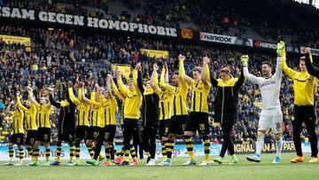 Dortmund&#039;s team celebrates their win after the German Bundesliga soccer match between Borussia Dortmund and Eintracht Frankfurt at Signal Iduna Park stadium in Dortmund,