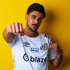 El Zaragoza acelera por el central brasileño Joao Basso