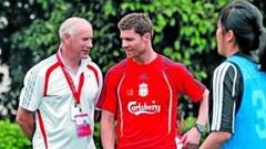 <b>PENSATIVO. </b>Xabi Alonso se entrenó ayer por la tarde en Liverpool con la mente puesta en su futuro.