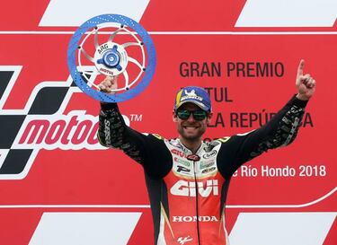 Crutchlow devolvió el liderato a su país... 14.224 días después