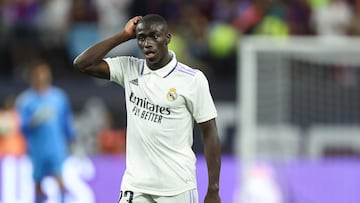 En su primer partido contra el Barcelona sali¨® en el segundo tiempo y estuvo bien en defensa, aunque tuvo menos influencia en ataque que el alem¨¢n R¨¹diger. El lateral izquierdo franc¨¦s ha ido de menos a m¨¢s en esta pretemporada. Contra el Club Am¨¦rica supo tomar buenas decisiones y en su ¨²ltimo encuentro contra la Juventus tuvo m¨¢s presencia ofensiva, siendo tambi¨¦n un muro atr¨¢s.