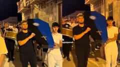 Fans de AC Milan celebran funeral para el Inter de Milan tras perder la final de Champions