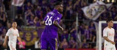 Carlos Ascues: 2 titularidades, dos posiciones y un plan de impacto