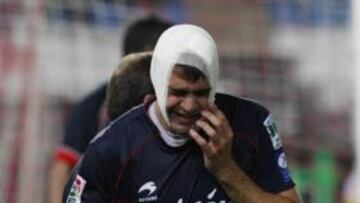 <b>TOCADOS. </b>Iván Hernández acabó con este aparatoso vendaje el partido ante el Almería.