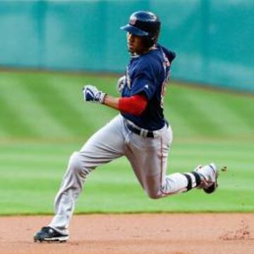 Mookie Betts logró dos triples en la demolición de los Houston Astros.