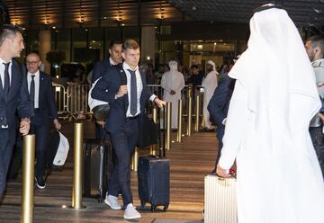 Toni Kroos en el aeropuerto de Abu Dabi.
