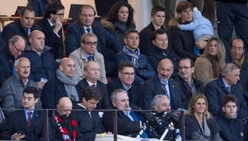 Palco del estadio de Gobela. 
Juan Antonio Sañudo (presidente del Racing de Santander), Luis Rubiales (presidente de la RFEF), Franqui Egusquiaguirre (presidente del Arenas) y Aitor Elizegui (presidnte del Athletic Club).