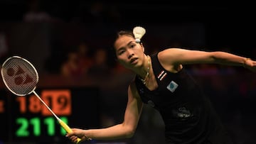 Ratchanok Intanon hits a return against Sun Yu. 