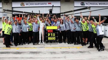 Wehrlein celebra su décima posición en Austria con el equipo Manor.