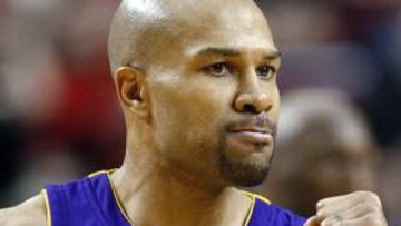 Derek Fisher seguirá en Los Ángeles