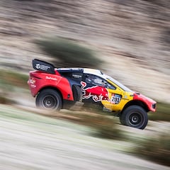 Loeb se lleva una alegría y Sainz acaba tercero