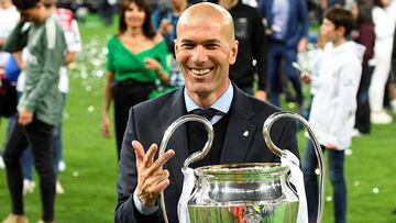 Zinedine Zidane, con la decimotercera Copa de Europa del Real Madrid, conquistada en Kiev en 2018.