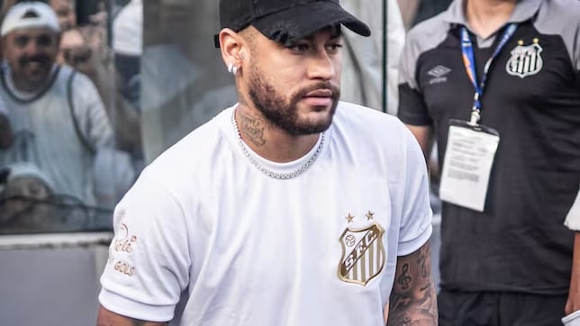 Neymar interrumpe la rueda de prensa de Santos