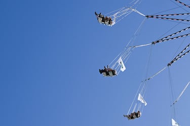 A parte de la cerveza a raudales, los niños también son bienvenidos. Hay atracciones como norias, montañas rusas y juegos tradicionales.
