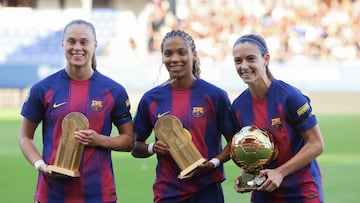 27/09/25 FUTBOL FEMENINO
PARTIDO PRIMERA DIVISION LIGAF
FC BARCELONA - RCD ESPANYOL
Ewa Pajor TROFEO GERD MULLER
Vicky Lopez TROFEO KOPA
AITANA BONMATI BALON DE ORO