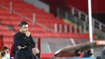 AME7938. AVELLANEDA (ARGENTINA), 05/01/2021.- El t&eacute;cnico de River Marcelo Gallardo observa a su equipo hoy, durante un partido de la semifinal de la Copa Libertadores, entre el Palmeiras brasilero y el River Plate de Argentina, en el estadio Libertadores de Am&eacute;rica (Argentina). EFE/ Marco Brindicci POOL