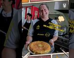 Milagros Martínez le cocina típico plato español a sus jugadoras