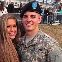 Sube una foto junto a su novia y descubre que es actriz porno