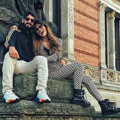 La primera y muy cultural escapada europea de Isco y Sara Sálamo con su hijo