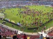 La batalla campal que indigna al mundo: ¡muertos y hospitalizados!