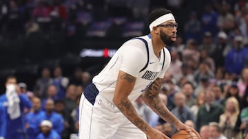 DALLAS, TEXAS - OCTOBER 29: Anthony Davis #3 of the Dallas Mavericks handles the ball during the first half of a game against the Indiana Pacers at American Airlines Center on October 29, 2025 in Dallas, Texas. NOTE TO USER: User expressly acknowledges and agrees that, by downloading and or using this photograph, User is consenting to the terms and conditions of the Getty Images License Agreement. Stacy Revere/Getty Images/AFP (Photo by Stacy Revere / GETTY IMAGES NORTH AMERICA / Getty Images via AFP)