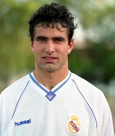 El delantero centro argentino llegó al club blanco en 1991 procedente del Ferro Carril Oeste. En abril de 1991 fichó por el Real Madrid, a pesar de haber disputado tan solo 309 minutos como futbolista profesional. Jugó con el primer equipo lo que faltaba de temporada (1991-92), después recaló en el Castilla. En la temporada 1992-93 fue enviado nuevamente al primer equipo. En el filial jugó 44 partidos y marcó 18 goles, con el Real Madrid, 43 y anotó 4. Tras salir de la entidad en 1993 fichó por el Real Zaragoza. 