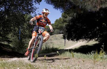 El circuito Du Cross Series cerró con nota la primera etapa de la temporada celebrando el décimo aniversario de duatlones en la localidad de Villanueva de la Cañada. La prueba congregó a cerca de 250 participantes entre los que destacaron los madrileños A