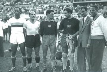 José Salomón, segundo de derecha a izquierda levantó tres torneos sudamericanos. En la imagen, posa con Sergio Livingstone.