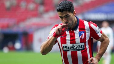 Luis Suárez, a 30 metros del gol