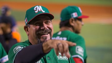 Benjamín Gil durante un partido en el Clásico Mundial de Beisbol con México.