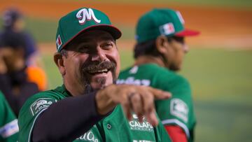 Benjamín Gil durante un partido en el Clásico Mundial de Beisbol con México.