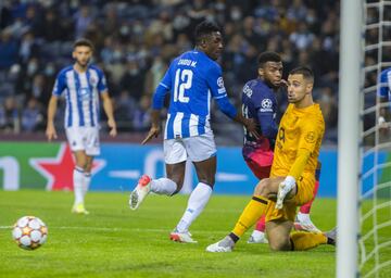 Zaidu Sanusi, Thomas Lemar y Diogo Costa.